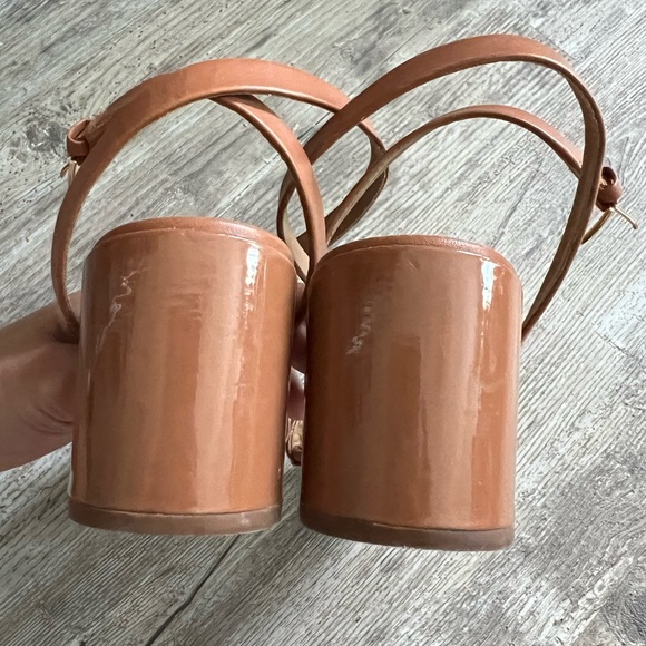 Tory Burch 6.5 - Picture 2 of 6